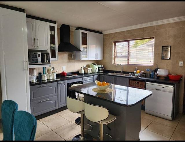 3 BEDROOM HOUSE FOR SALE IN VANDERBIJLPARK SW 5